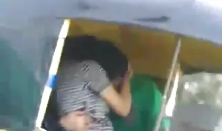 تی شرت سفید زیبا نشان می دهد به دوست دختر او را از عکس سکسی الناز شاکردوست طریق وب کم