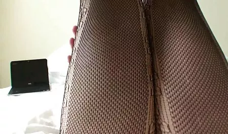 آلمانی, زن با خالکوبی بر روی بدن خود را برای یک مرد در لاستیک عکسسکسی جدید در یک نقطه