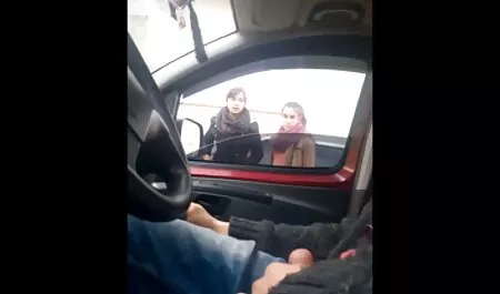 مرد ، با شروع عکس سکی جدید از دهان در صبح و در رفتن با عروسک خیلی تنگ است