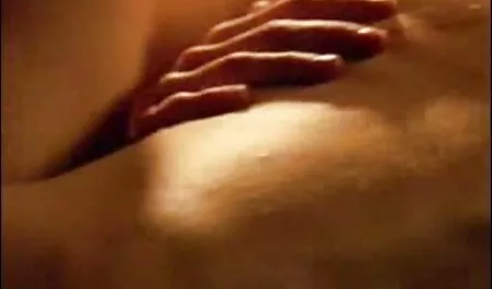 یک دانش آموز در عینک با ناله برای مرغ خود را در کلاه تصاویر جدید سکسی