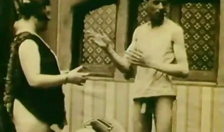 سه مرد جوان نوازش, ها دیک و فیلم سک۳۰ جدید رابطه جنسی با او.